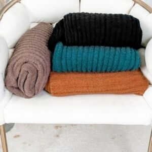 POL Cozy Teal Knit Throw Blanket